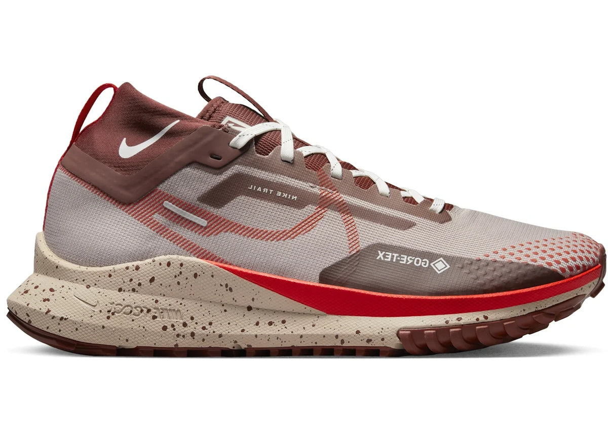 Nike React Pegasus Trail 4 Gore-Tex Diffused Taupe Dark Pony Sail Picante Red – Nike – THE LAB CONCEPT CLUB Bienne