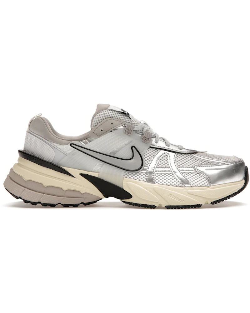 Nike V2K Run Summit White Metallic Silver (Women's) - visuel officiel StockX