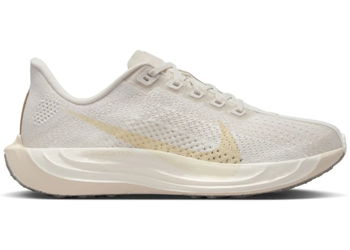 Nike ZoomX Pegasus Plus Light Orewood Brown (Women's) – Nike – THE LAB CONCEPT CLUB Bienne