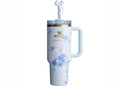 Stanley x LoveShackFancy Flowstate Quencher 40oz Tumbler EverbloomingRosettes – Stanley – THE LAB CONCEPT CLUB Bienne